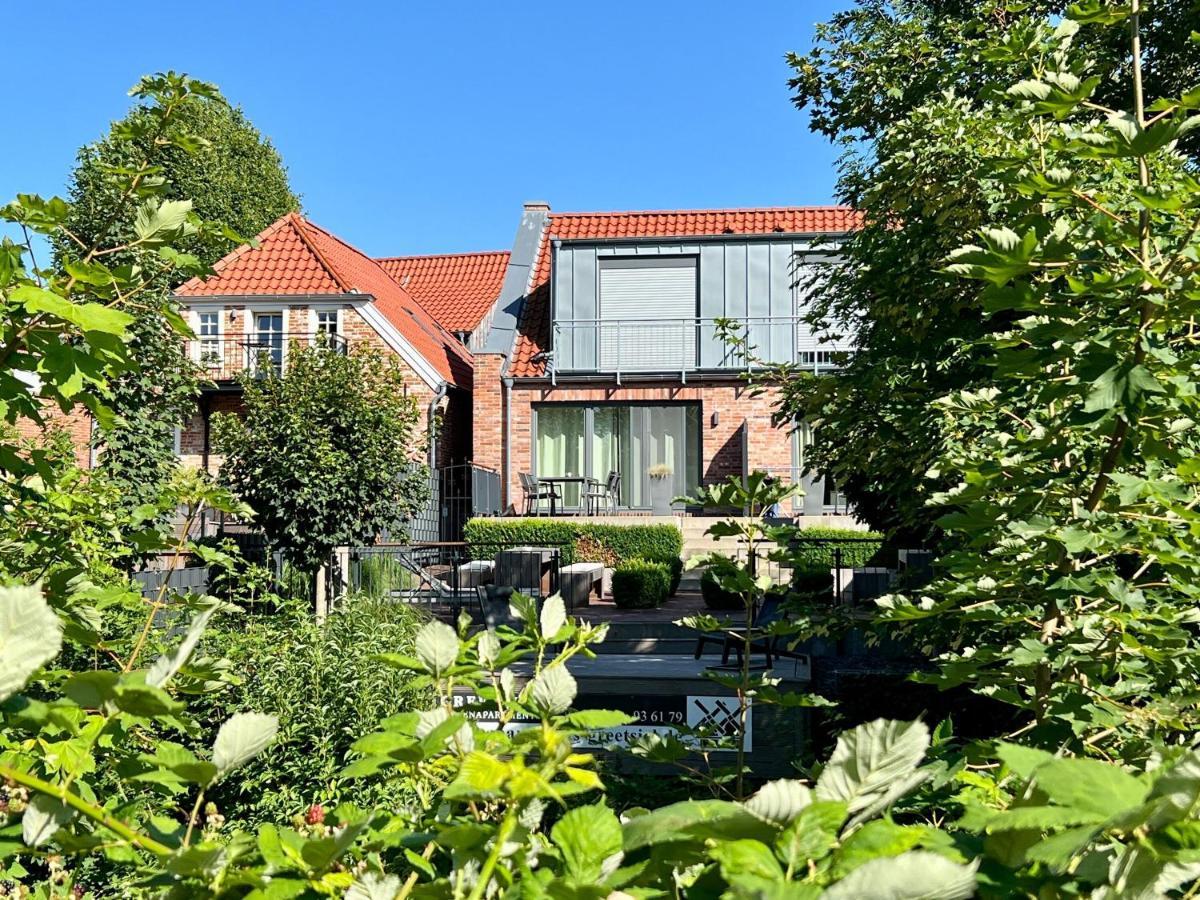Villa Haus Am Siel 01, Zentral Mit Eigenem Steg Greetsiel Exterior foto